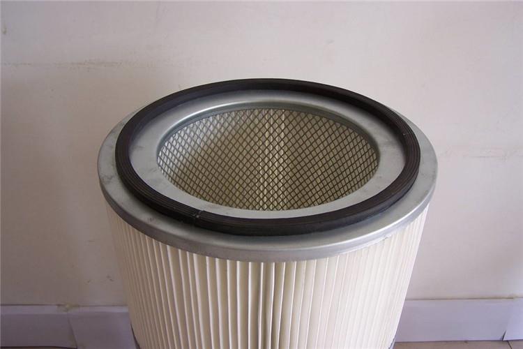 风机开云（中国）主要是由风机，滤筒还有控制柜和箱体几大部件组合而成的，其中利用风机将粉尘吸入箱体内