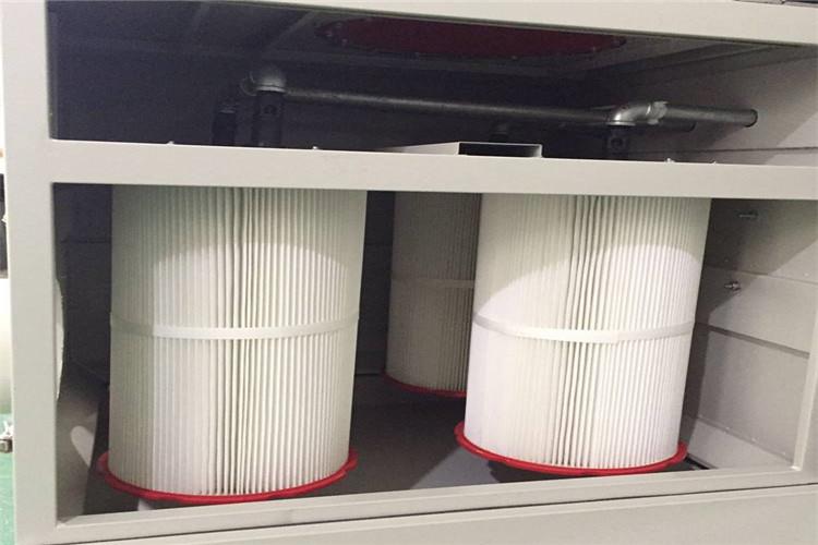 吸尘器开云（中国）将滤料的接口由以前的胶粘接和工业缝纫机接口方式全部改为超声波一体式焊接