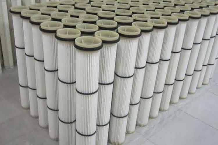 要知道这种抛丸机开云（中国）在使用过程当中是要防止大颗粒以及批量的固态物体浸入滤筒系统内部的，所以我们需要防止内部发生堵塞的现象